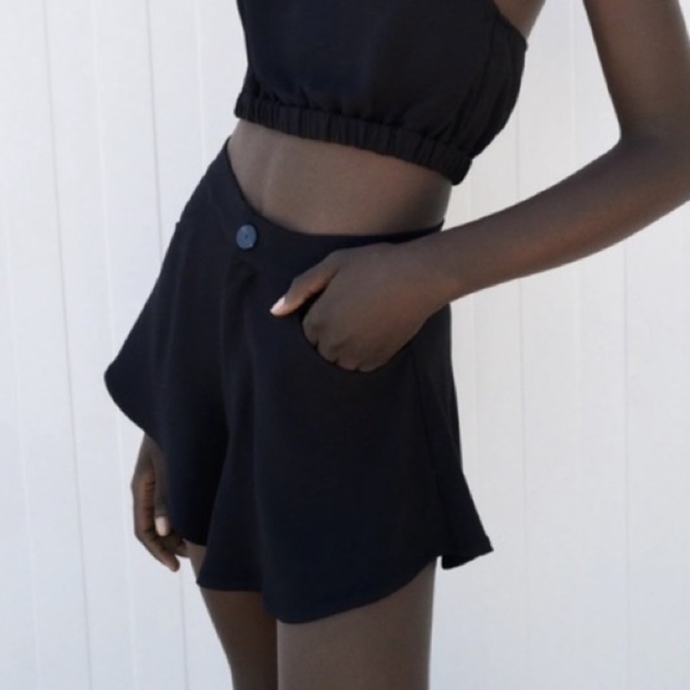 ZARA flowy black SHORTS